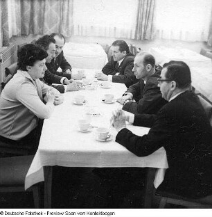 Grußadresse Stadtleitung; Stadtbezirksdelegierten-Konferenz; Eröffnung Parteilehrjahr 1971/1972
