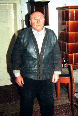 Porträt Karl Friedrich Sommer, 88, Jahre, Einwohner des Dorfes, in seiner Wohnstube