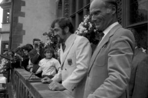 Freiburg: Adolf Seger und Oberbürgermeister Dr. Keidel; auf dem Balkon