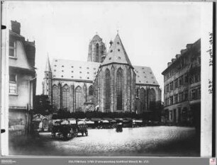Vom Garküchenplatz nach Osten zu Chor und Querhaus des Dom, rechts Garküchenplatz 8