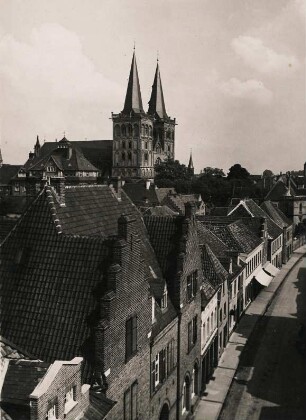 Xanten. Ansicht der Stiftskirche St. Viktor mit seinen bereits gotisch geprägten Doppeltürmen