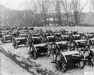 Bei Cambrai erbeutete englische Geschütze
