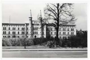 Evangelisches Diakonissenkrankenhaus Bethanien, Berlin-Kreuzberg Umbau. Hauptgebäude: Eingangsseite