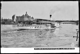 Dresden, Elbdampfer Leipzig vor der Staatskanzlei