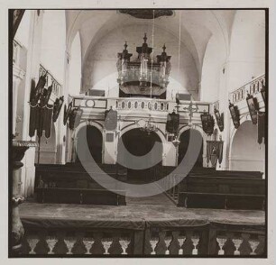 Langhaus der katholischen Kirche Rengersdorf mit Orgelempore nach W