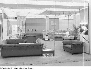 Sitzgruppe (Modell 3715) : Ausstellungskoje mit Wohnzimmermöbeln (1977; VEB Vereinigte Polstermöbelindustrie Oelsa-Rabenau)