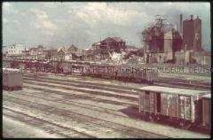 Kriegszerstörungen an einem Güterbahnhof