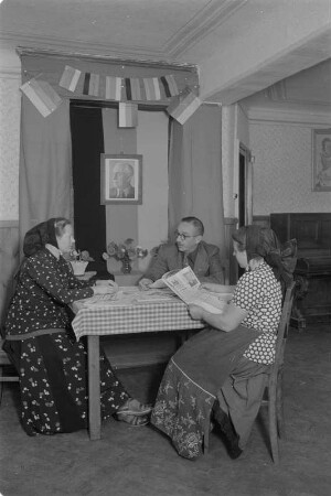 Aufklärungslokal der Nationalen Front in Ralbitz : Wujasnjenski lokal Nacionalneje fronty w Ralbicach.