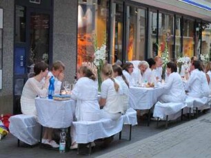 Diner en blanc