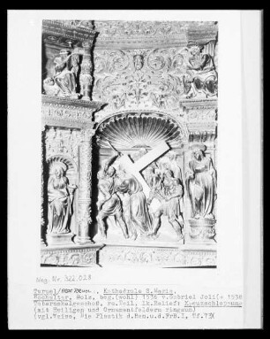 Tabernakelgeschoss, rechter Teil, linkes Relief: Kreuztragung