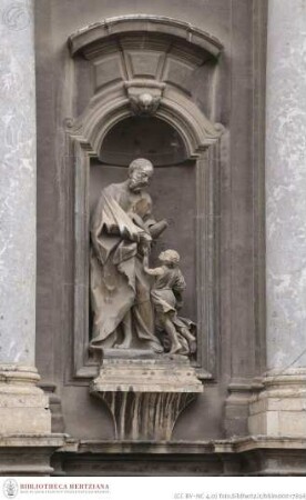 Nischen mit Heiligenfiguren, Der heilige Joseph mit einem Jungen