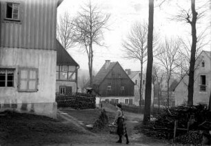 Holz holen vom Holzlagerplatz : mittlerer Ortsteil