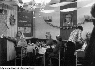 Dresden, Rentner-Treff der Volkssolidarität Stadtbezirk Mitte. Faschingsfeier