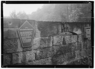 Bielatal. Brausenstein. Informationstafel zum Schmiedeschlussstein