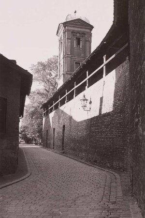 Augsburg, Gänsebühl : Augsburg. Gänsebühl. Blick nach Nordosten entlang der Stadtmauer zum Wasserturm