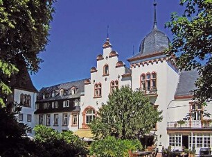 Hotel Kronenschlösschen; Eltville, Hauptstraße (Hattenheim) 19, Rheinstraße (Hattenheim) 1, Hauptstraße (Hattenheim) 21