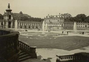 Dresden, Zwinger : Dresden-Altstadt. Zwinger. Zwingerhof mit Kronentor und Mathematischen Salon