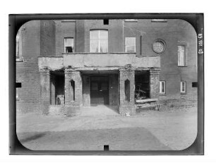 Hoppenrade, Speicherstraße 28. Gutshaus (1853). Eingang (Seitenfront)