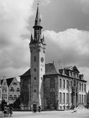 Belfried mit Rathaus, Lier, Flandern, Belgien
