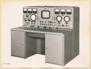 10 kW Fernsehsender Nr. 507, Kontrollpult Gesamtansicht, Foto 1954