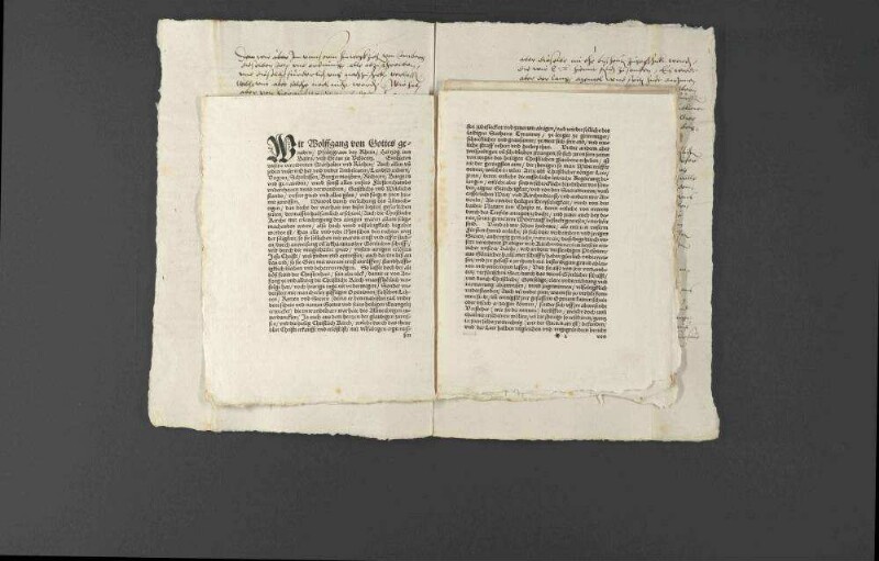Herzog Christoph von Württemberg und Pfalzgraf Wolfgang übermitteln einander Kirchenordnungen, Mandate gegen Gotteslästerer und Wiedertäufer, auch Abstellung der unflätigen Pluderhosen und gewachster Stiefel, dazu erbittet der Pfalzgraf auch noch die württembergische Kanzleiordnung, auch den Staat des Marschalls, Haushofmeisters und anderer Hofdiener.