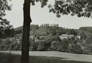 Rodeberg, Kloster Zella : Rodeberg. Kloster Zella (ehemaliges Benediktiner-Nonnen-Kloster, 12. Jahrhundert), heute evangelisches Alten- und Pflegeheim. Gesamtanlage in der Landschaft