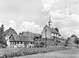Berzdorf auf dem Eigen, Ortsansicht mit Dorfkirche von Südwesten (Ort 1969/1970 devastiert)