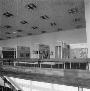 Verlag der Kunst, Ausstellung Kulturpalast : Dresden. Ausstellung des Verlages VEB Verlag der Kunst im Dresdner Kulturpalast (möglicherweise zum 20. Jahrestages des Verlages 1972)