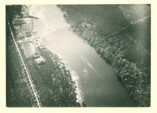 Luftaufnahme Berlin Spree? mit Ausflugsdampfer