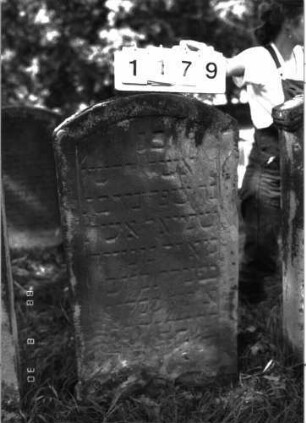 Grabstein 1179 (Index: 100098613) Maße HxBxT: 113x58x9 cm: Grabstein 1179