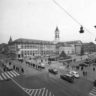 Marktplatz und Kaiserstraße.