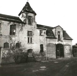 Böhlen-Großdeuben, Hauptstraße. Kommunaler Friedhof. Ehemaliges Gärtner- und Kutscherhaus (um 1900)