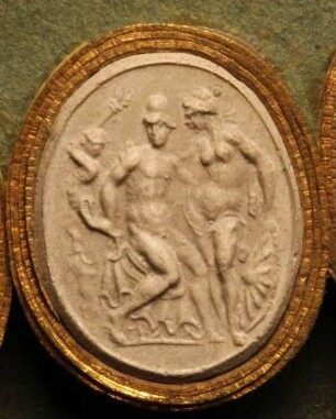 Venus und Mars in zärtlicher Umarmung, daneben Cupido mit einer Fackel (Daktyliothek, Erstes Mythologisches Tausend)