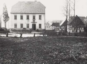 Schule? : Ortsteilansicht mit Schule (?)