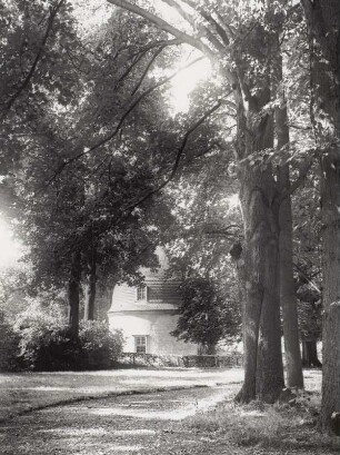 Hermsdorf. Schloss. Südöstlicher Turm (Kapellenturm) von Südosten