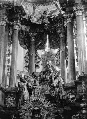 Petrus auf dem Thron und die vier Kirchenväter