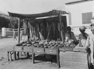 Marktstand : Ein Händler an seinem Marktstand in Keren