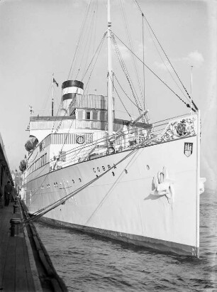Hamburg, Hafen : Schiff "Cobra" am Kai
