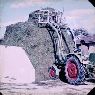 Fotografie: Ein- und Auslagerungstechnik, Fahrsilo, Grassilage, Frontlader