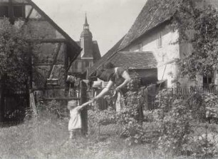 Rochlitz, Wohnhäuser Mühlplatz : Rochlitz. Wohnhäuser am Mühlplatz. Blick aus dem Garten gegen Turm der Petrikirche