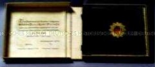 Kassette mit Verzeichnis der geehrten Mitglieder der Volkspolizei