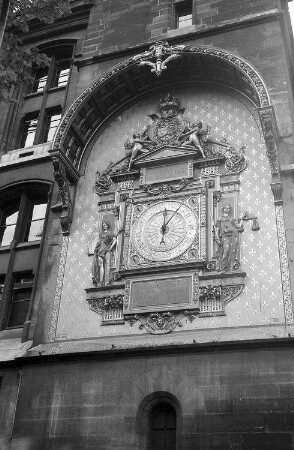 Paris: Uhr