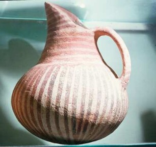 Iraklion. Archäologisches Museum. Schnabelkanne, Agios-Ornúfrios.Stil, 2700-2500 v. Chr. I3