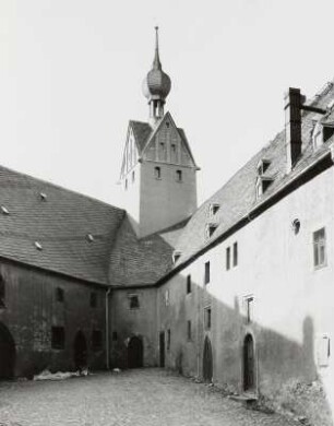 Schloss Rochsburg, Wirtschaftshof mit Pulverturm