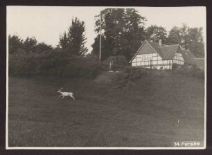 Forsthaus Hartröhren, mit weißem Hirsch. Detmold. Berlebeck