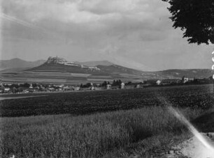 Landschaft : Blick über die Landschaft von Zehra. Im Hintergrund erhebt sich die Zipser Burg.
