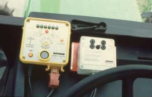Fotografie: Sämaschine, Drillsaat, Getreide, Steuerung, Elektronik, Bedienelement, Spurführungssystem