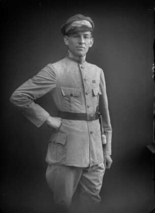 Karl Krauße in Uniform : ältester Sohn v. Hermann Krauße