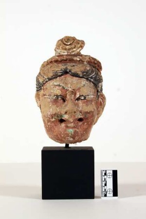 Dämonenkopf mit brauner Krone