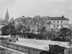Coswig. Blick zur Alten Schule und Kirche